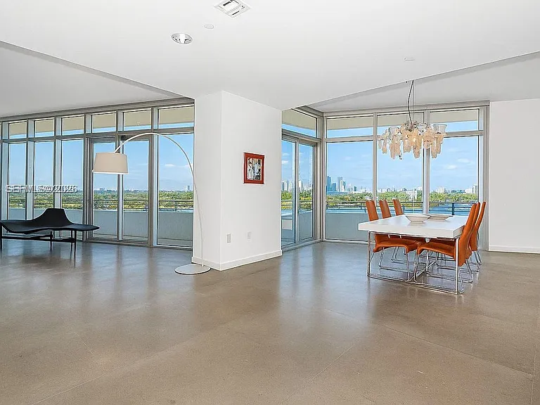 6101 Aqua Ave #702 — Photo 2