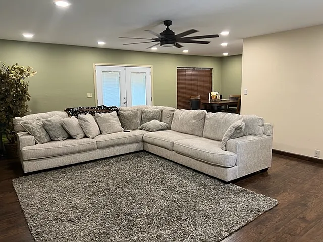 4 bed, 2295 sqft, $1,795 — Photo 2