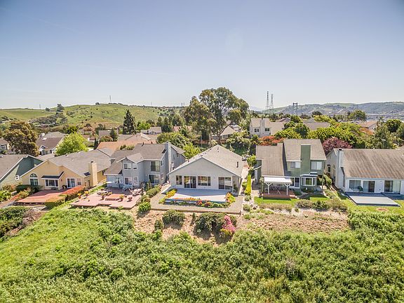 5th image of 312 Seawind Dr