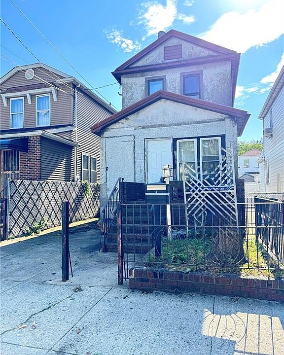 2nd image of 2526 E 22nd St