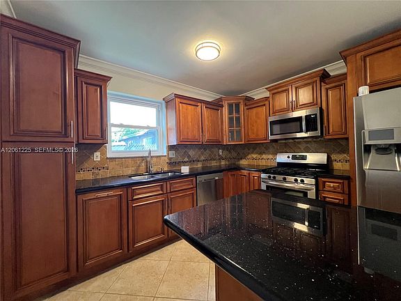 5th image of 19010 SW 96th Ave