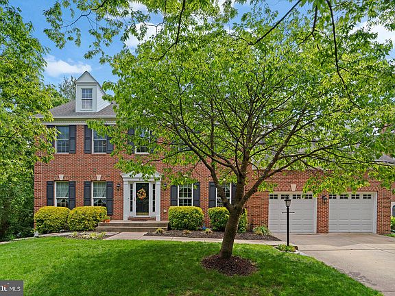3rd image of 8285 Highglade Ct
