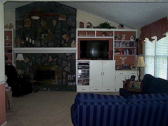 3rd image of 1308 Oakwoods Dr