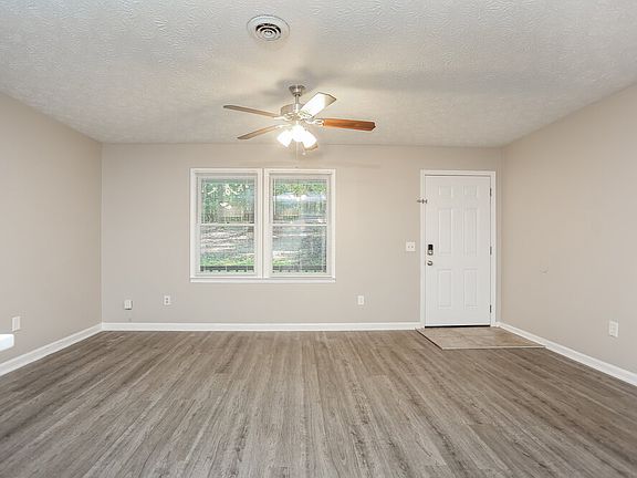 4th image of 134 Highland Cir