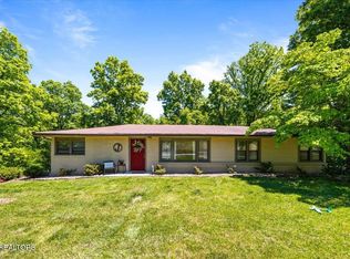 905 Pinecrest Rd, Jacksboro, TN 37757