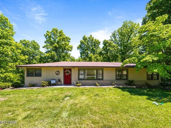 905 Pinecrest Rd, Jacksboro, TN 37757