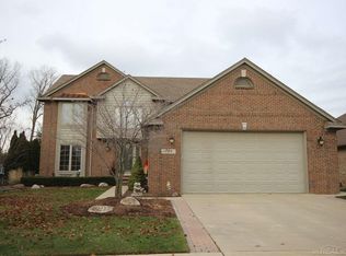 17819 Rocco Dr, Macomb, MI 48044