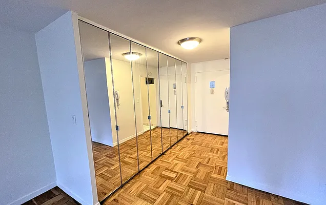 Rented by Manhattan Realty Group | media 6