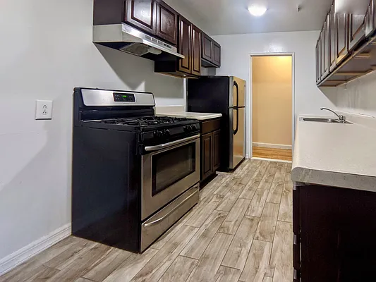 Rented by Avenues Real Estate | media 11