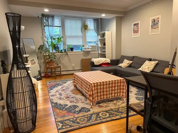 12 Greenway Ct, Brookline, MA