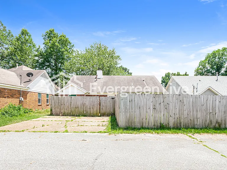 8402 Honey Dr — Photo 15