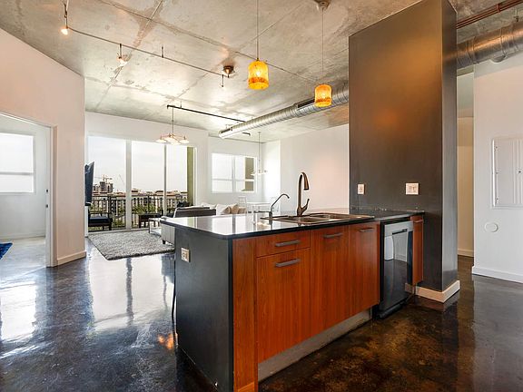 3rd image of 313 NE 2nd St APT 805