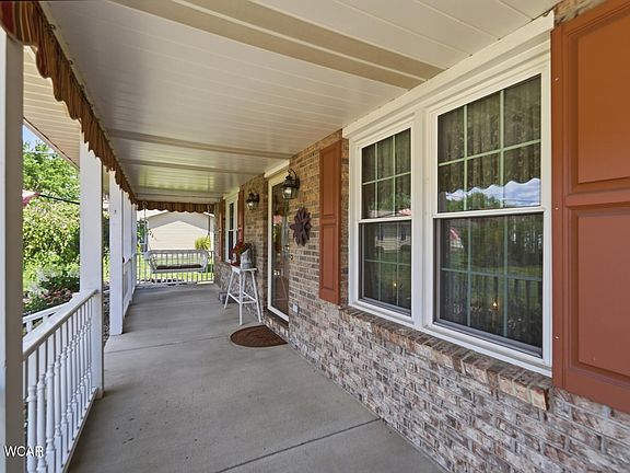 5th image of 142 Geneva Ln