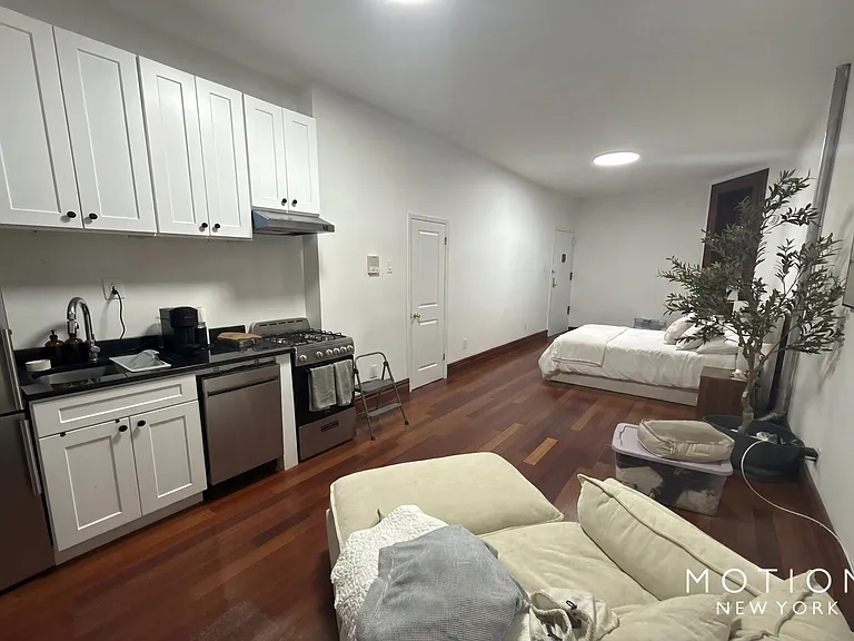 1257 Park Ave #1N — Photo 2