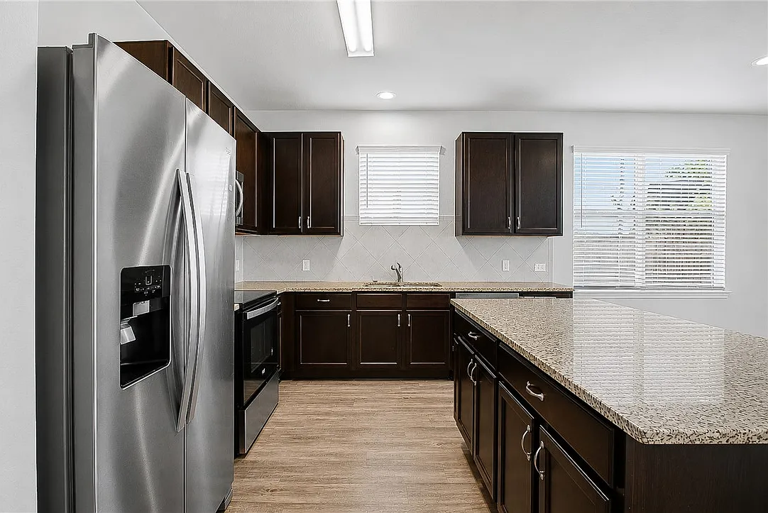 4 bed, 2.5 bath, 2246 sqft, $2,300 — Photo 4