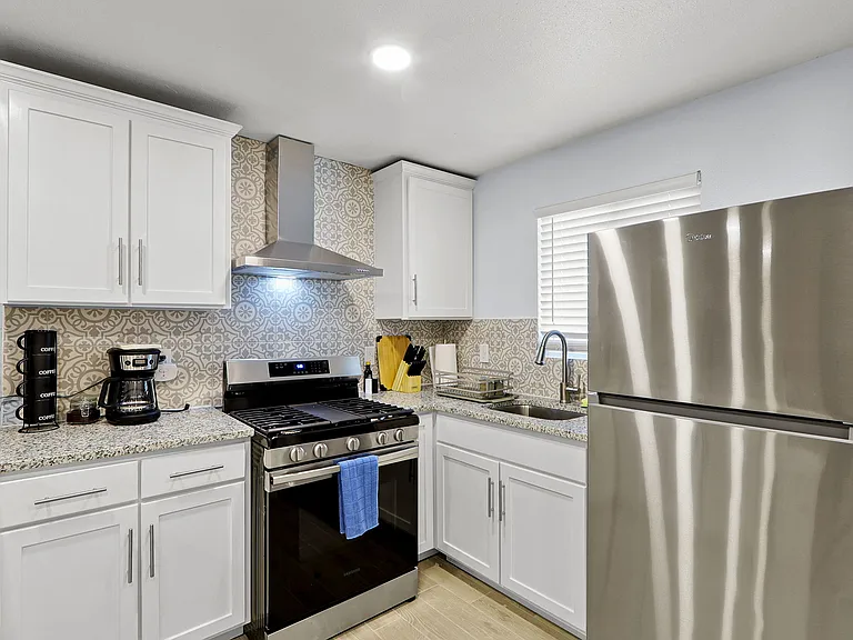 Full Kitchen