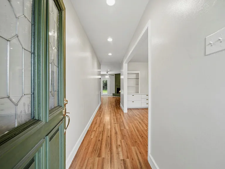 10658 Northbrook Dr — Photo 2