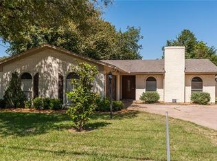 702 S Fielder Rd, Arlington, TX 76013