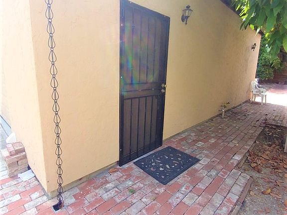 2nd image of 217 Vista Ave