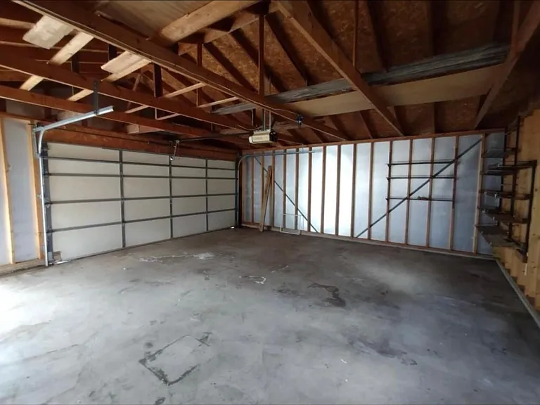 136 Huron Rd — Photo 10