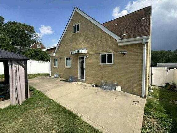 4th image of 811 Division St