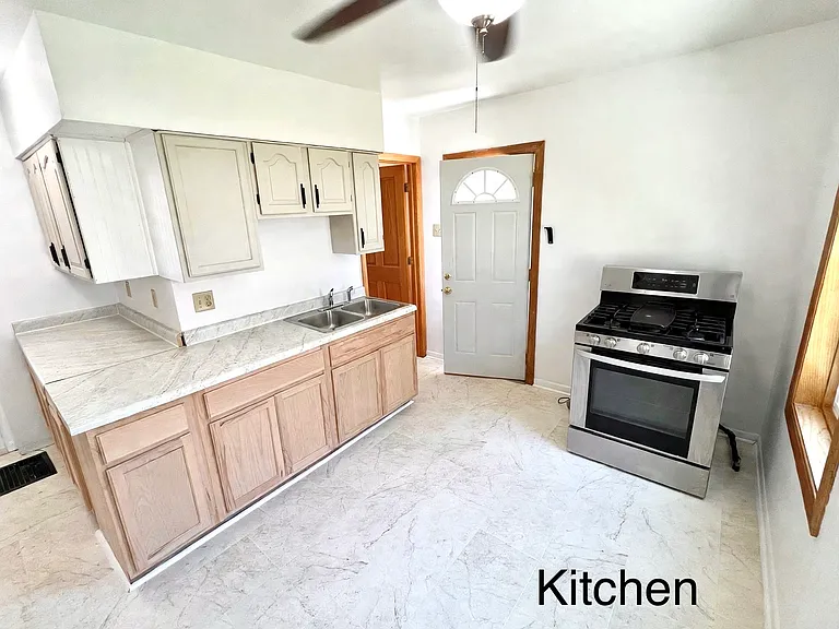 1619 Superior Ave — Photo 14