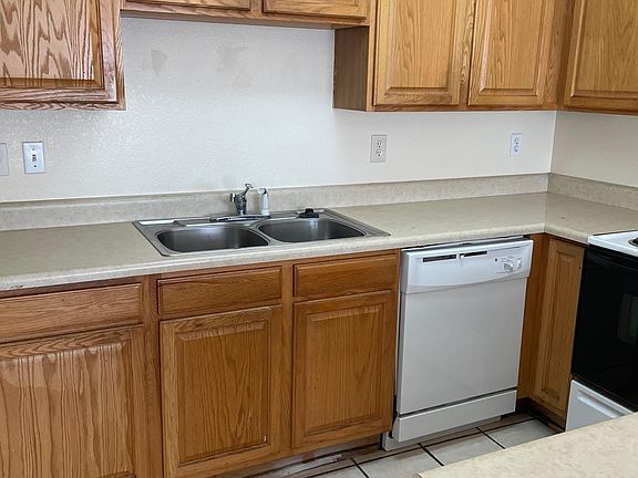 5th image of 420 E Clarendon Ave
