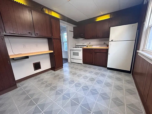 221 Englewood Ave — Photo 5