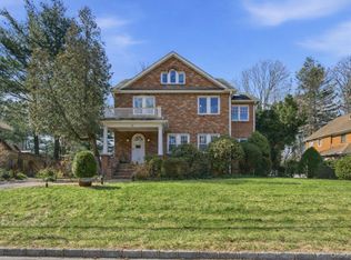 79 Red Ground Rd, East Hills, NY 11577