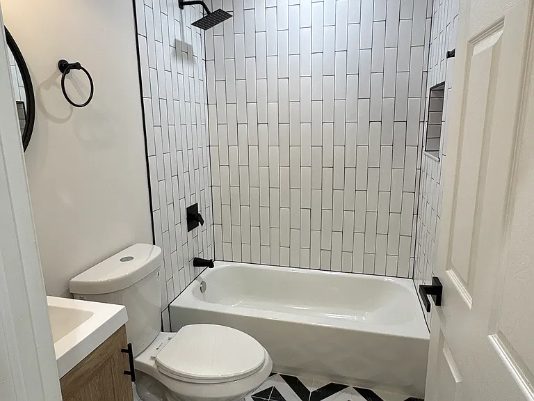 209 S Chapel St — Photo 5