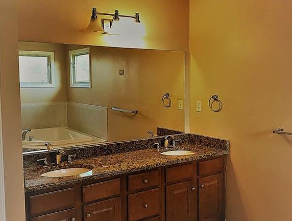 4th image of 6 Gallini Dr