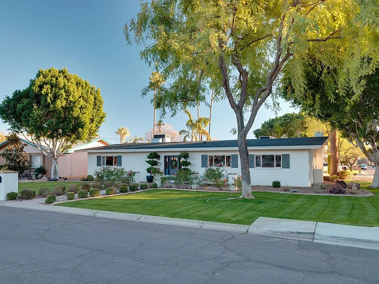 243 W Harmont Dr — Photo 17