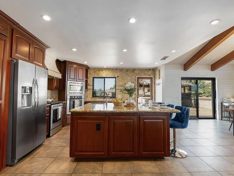 Palos Verdes Dr — Photo 7