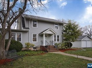 1 Walnut Pl, Allendale, NJ 07401