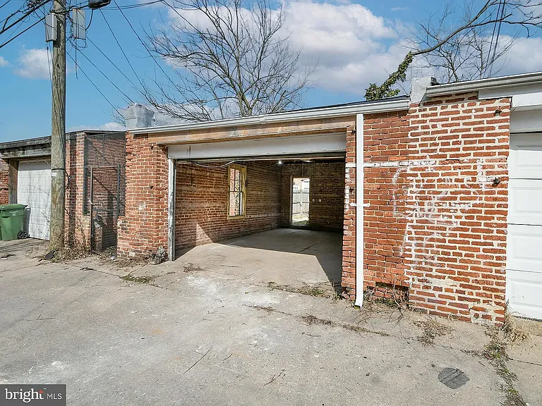 1727 E 33rd St #1 — Photo 51