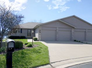 10 Sawmill Lake Rd, Henry, IL 61537