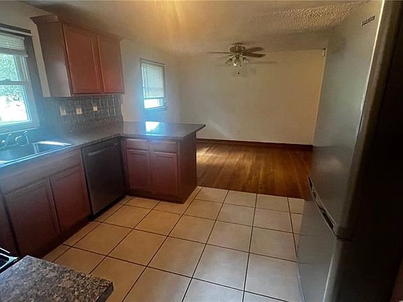 4th image of 3800 Pecan St