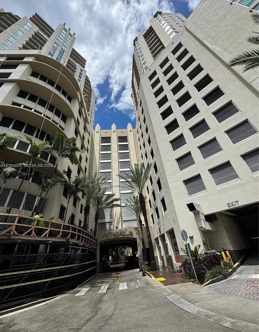 Metropolis I At Dadeland — Photo 2