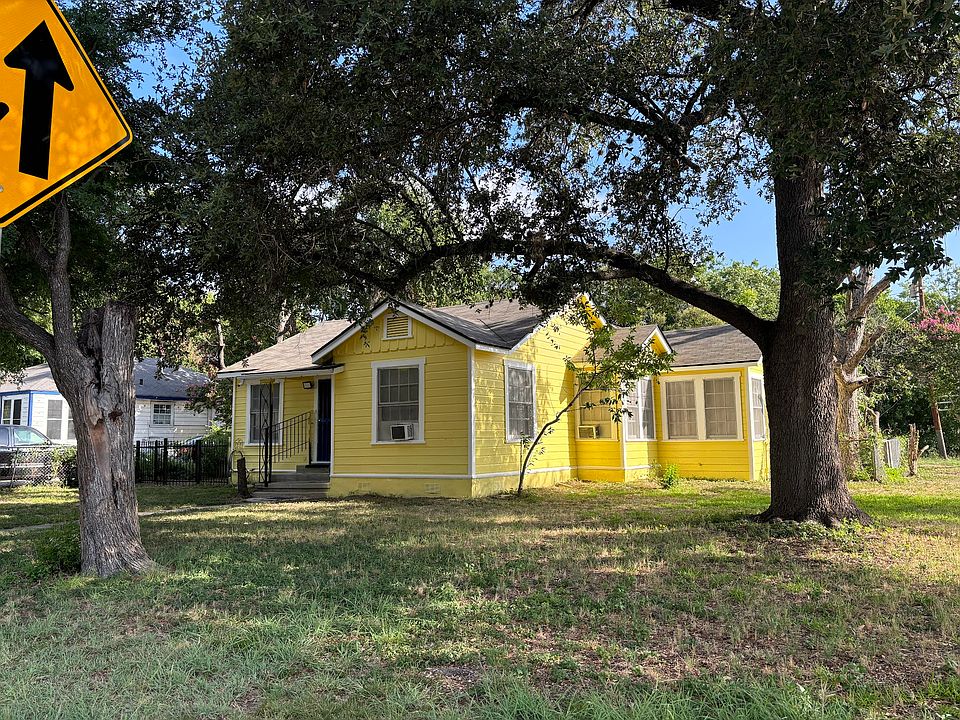 Spacious corner lot