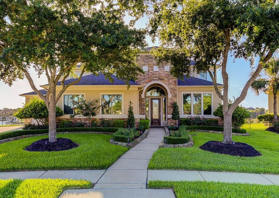 1st image of 3913 Breezeway Ct