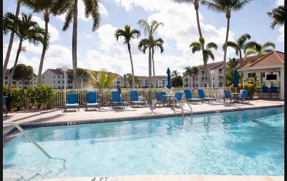 2 bed, 913 sqft, $1,900 — Photo 1