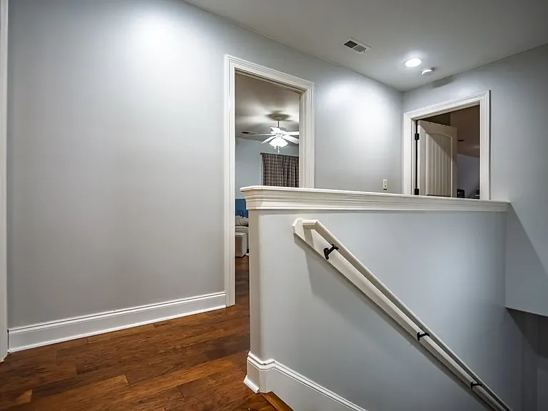 122 Westbury Cir — Photo 7