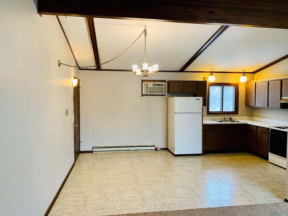 Eat in Kitchen with vaulted ceiling