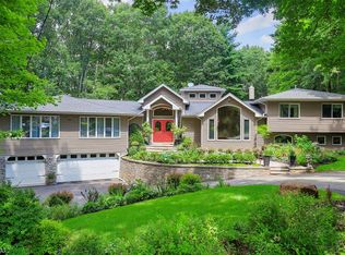 8 Crestview Ct W, Morris Plains, NJ 07950