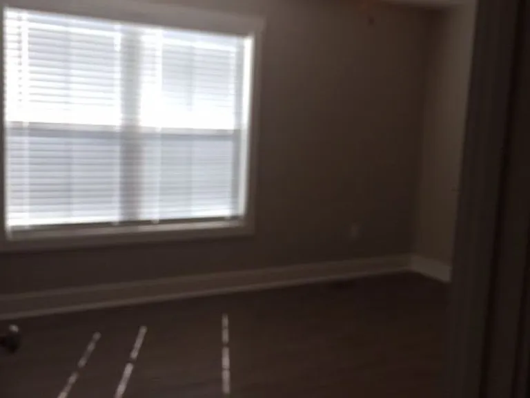 1138 Kenton St E — Photo 5