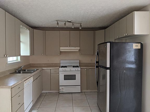 4th image of 2742 Sanibel Ln