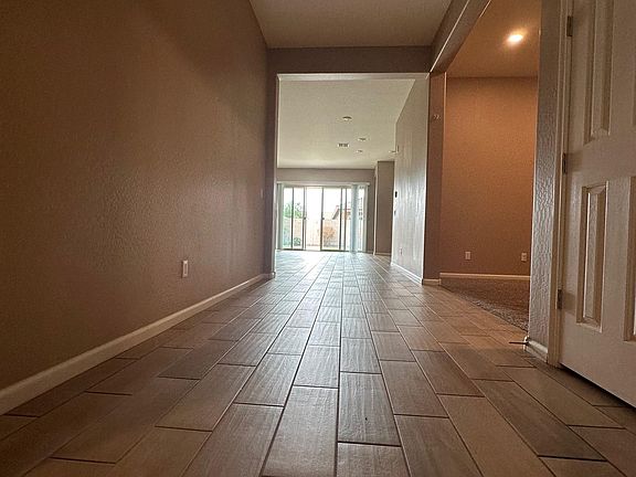 3rd image of 1099 E Regent Dr