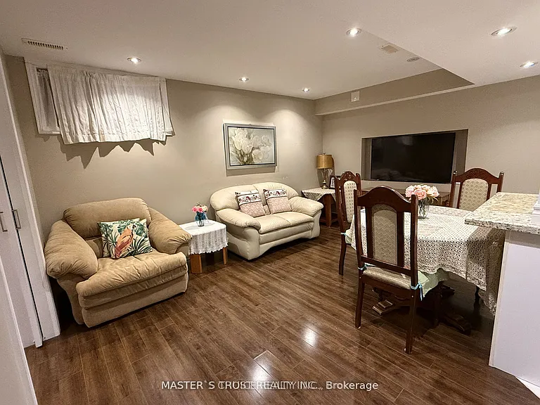 206 Aspenwood Dr — Photo 2