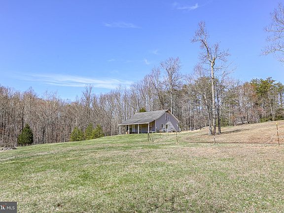 5th image of 195 King Henry Ct