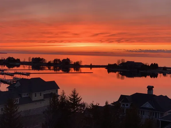 4072 Harborview Rdg, Petoskey, MI 49770